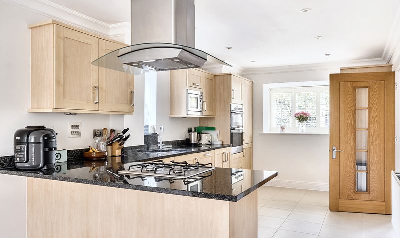 Kelmscott Place, Ashtead, KT21