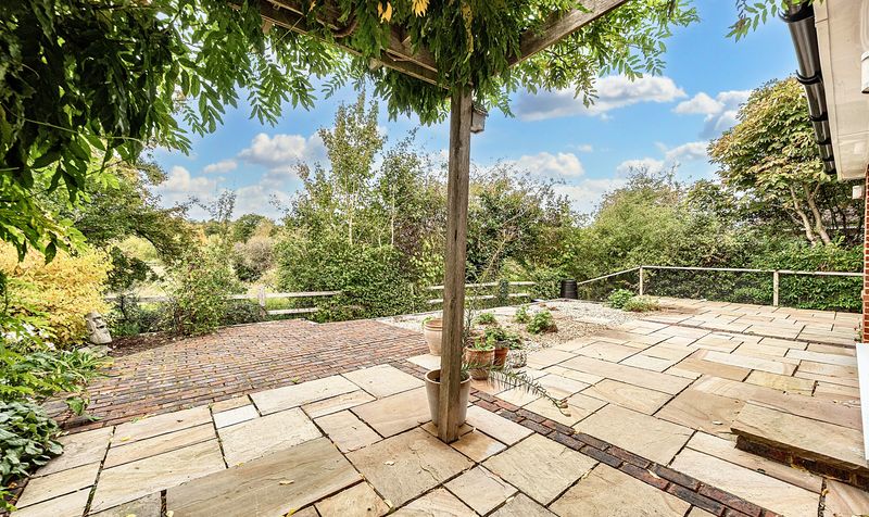 Kelmscott Place, Ashtead, KT21