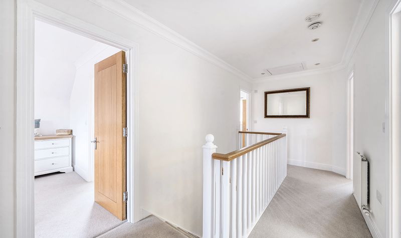 Kelmscott Place, Ashtead, KT21