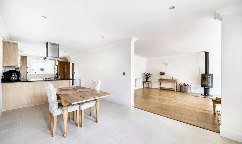 Kelmscott Place, Ashtead, KT21