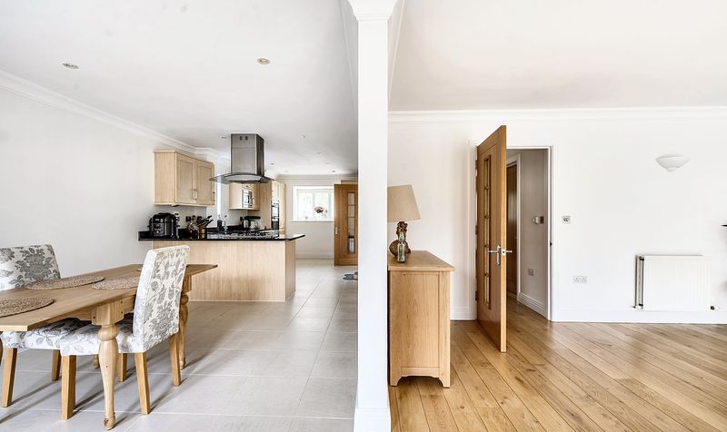 Kelmscott Place, Ashtead, KT21