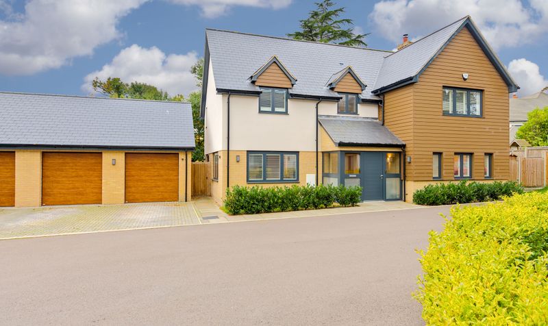 4 Bedroom House For Sale – Cherry Tree Gardens, Hitchin, SG4