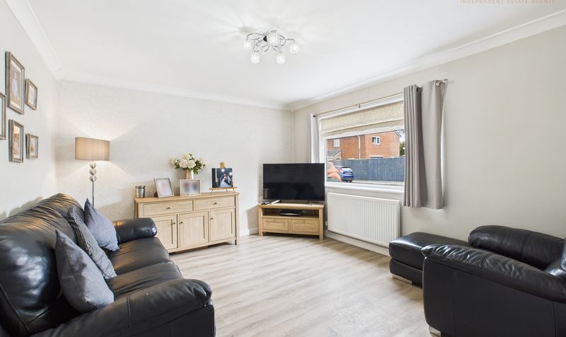 Queens Crescent, Upton, CH2