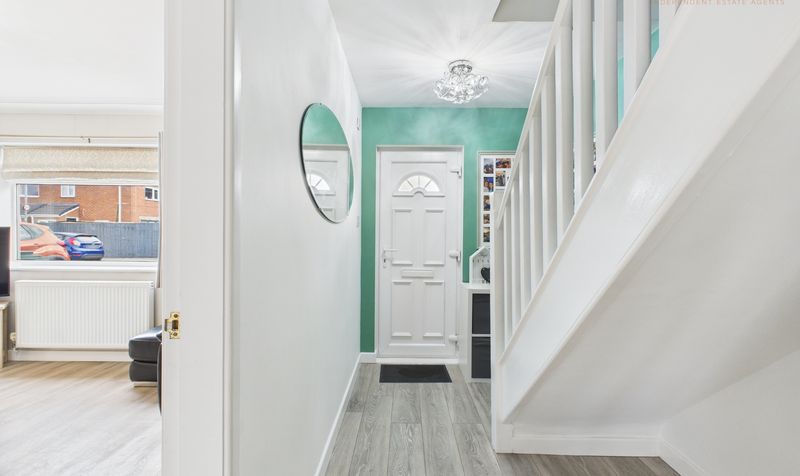 Queens Crescent, Upton, CH2