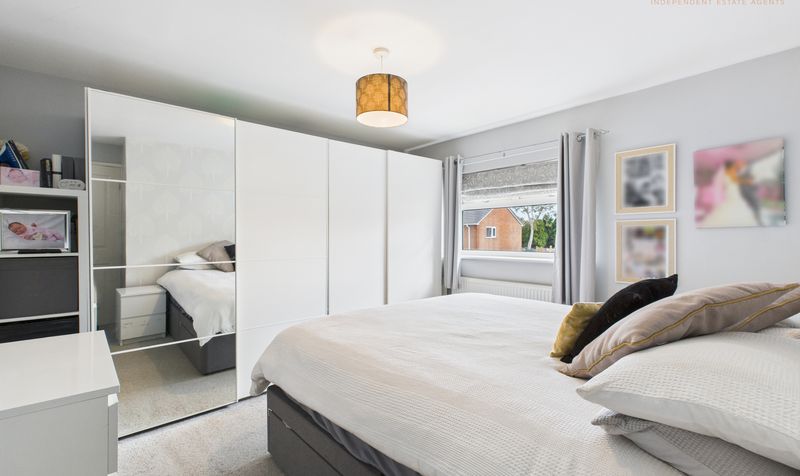 Queens Crescent, Upton, CH2