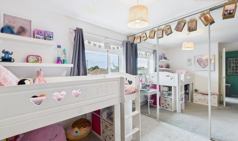 Queens Crescent, Upton, CH2