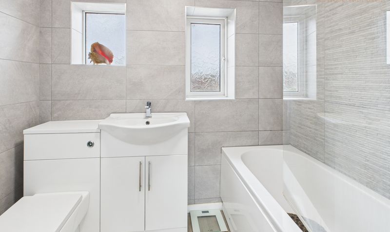 Queens Crescent, Upton, CH2