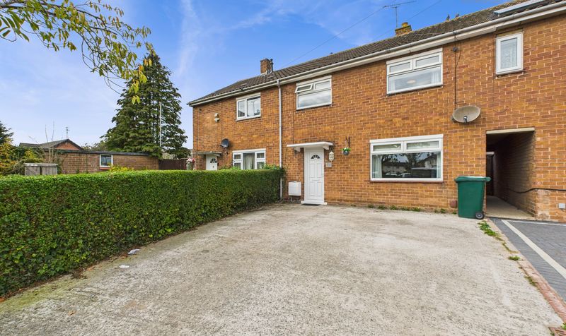Queens Crescent, Upton, CH2