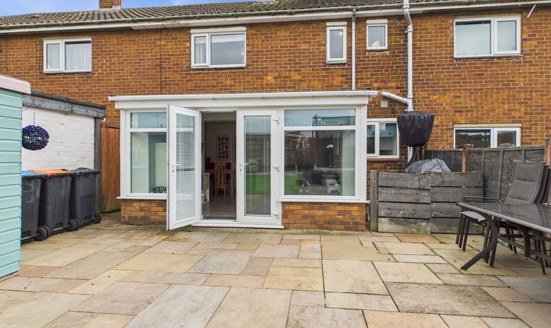 Queens Crescent, Upton, CH2