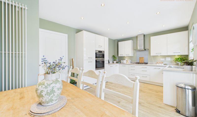 Cavalry Close, Saighton, CH3