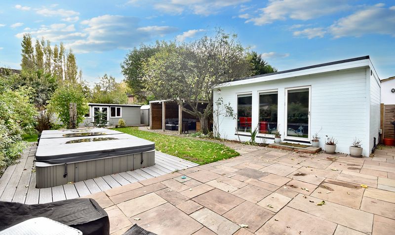 Links Road, Ashtead, KT21