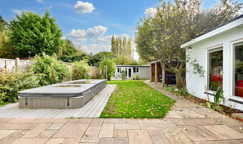 Links Road, Ashtead, KT21