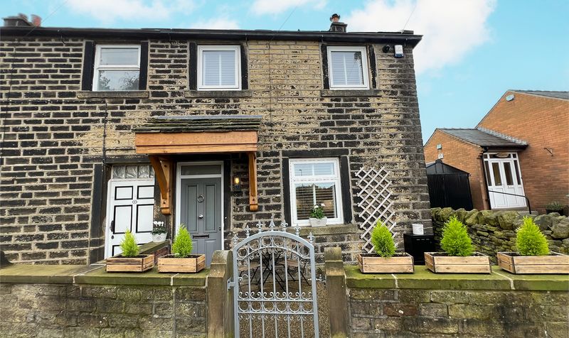 Chapelgate, Scholes, HD9