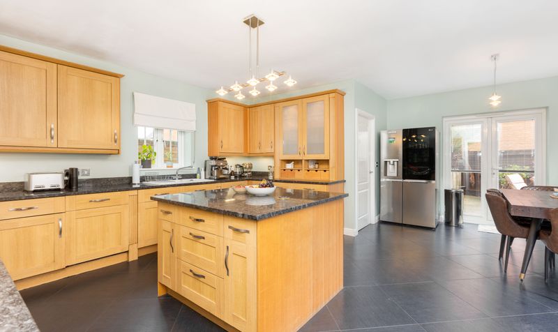 6 Bedroom House For Sale – Pollards Way, Lower Stondon, SG16 3