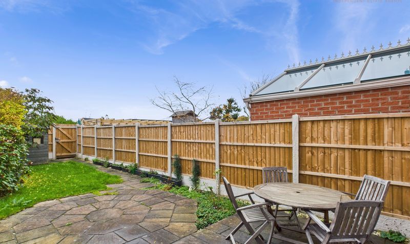 Hoole Lane, Hoole, CH2
