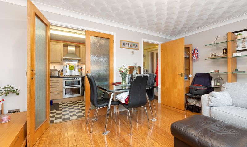 2 Bedroom Flat For Sale – Old Hale Way, Hitchin, SG5 3