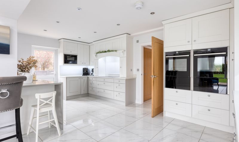 4 Bedroom House For Sale – New Road, Clifton, SG17 2