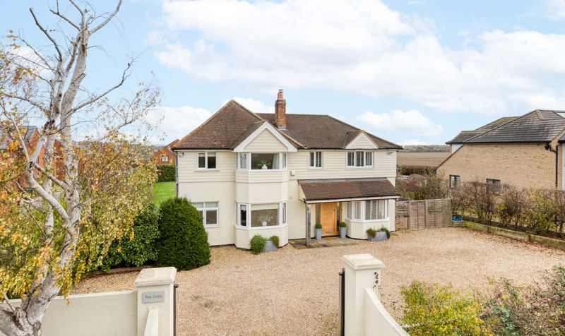 4 Bedroom House For Sale – New Road, Clifton, SG17