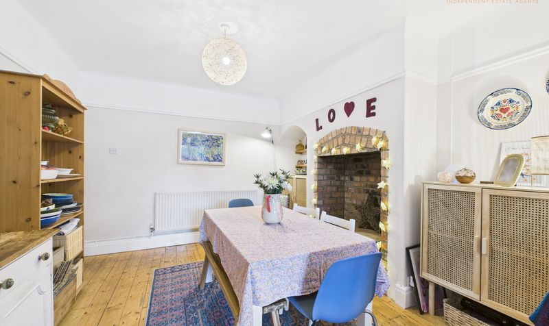 Caughall Road, Upton, CH2