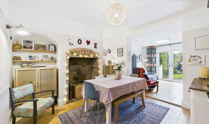 Caughall Road, Upton, CH2