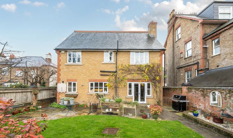 Caithness Drive, Epsom, KT18