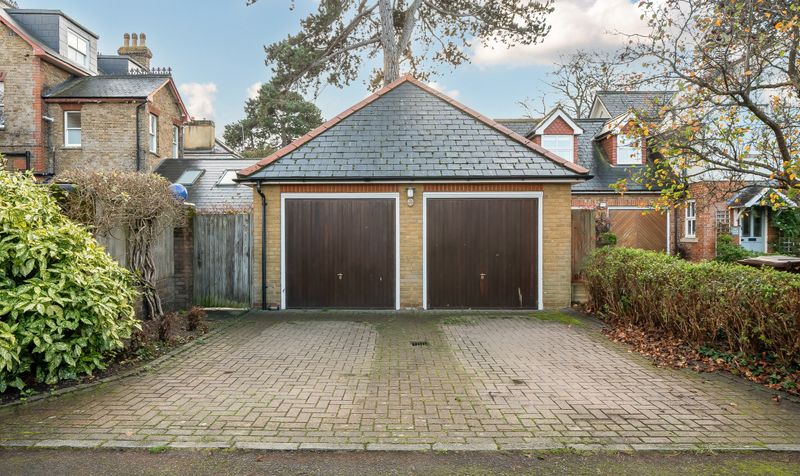 Caithness Drive, Epsom, KT18