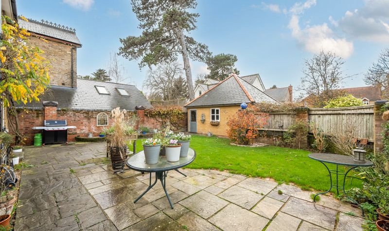 Caithness Drive, Epsom, KT18