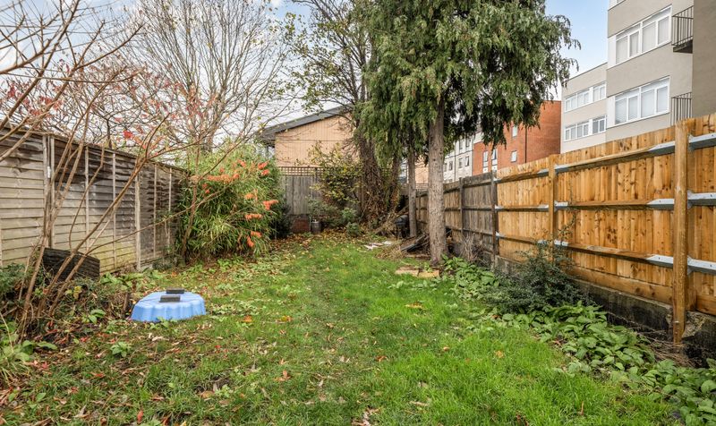 Lintons Lane, Epsom, KT17