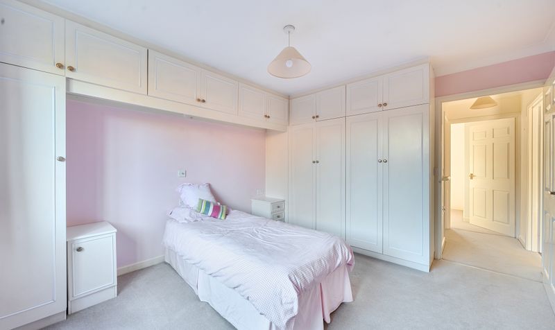 Oakmead Green, Epsom, KT18