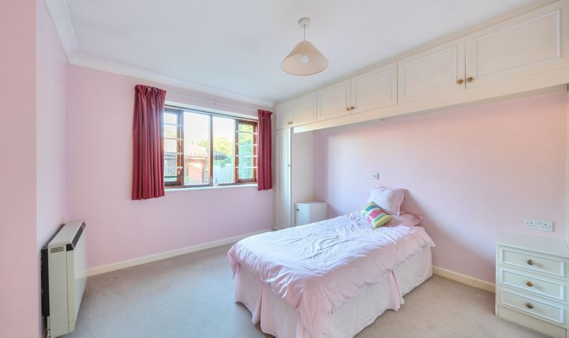 Oakmead Green, Epsom, KT18