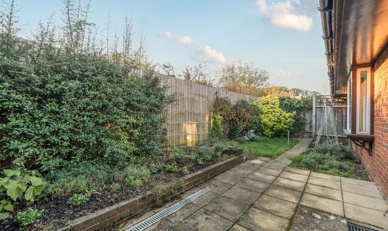 Oakmead Green, Epsom, KT18