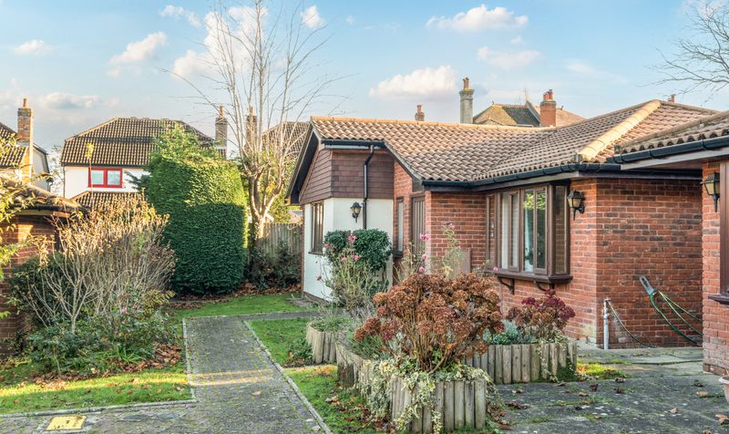 Oakmead Green, Epsom, KT18