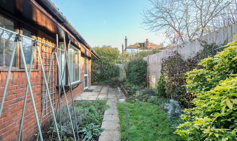 Oakmead Green, Epsom, KT18