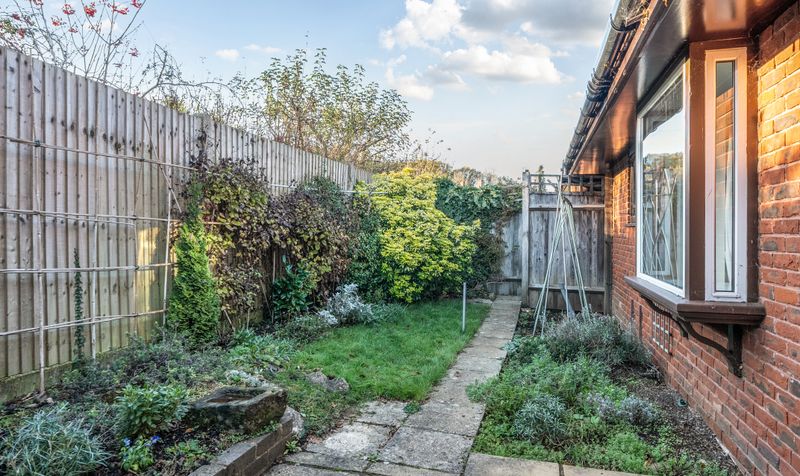 Oakmead Green, Epsom, KT18