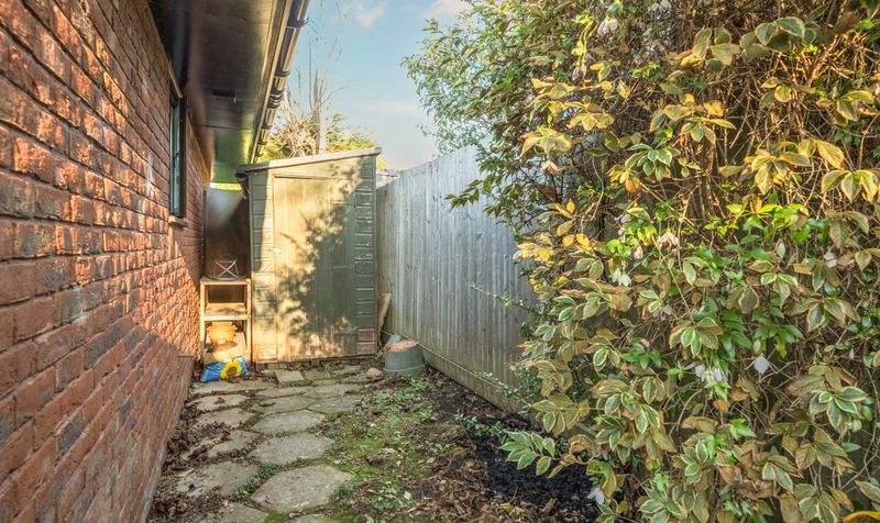 Oakmead Green, Epsom, KT18