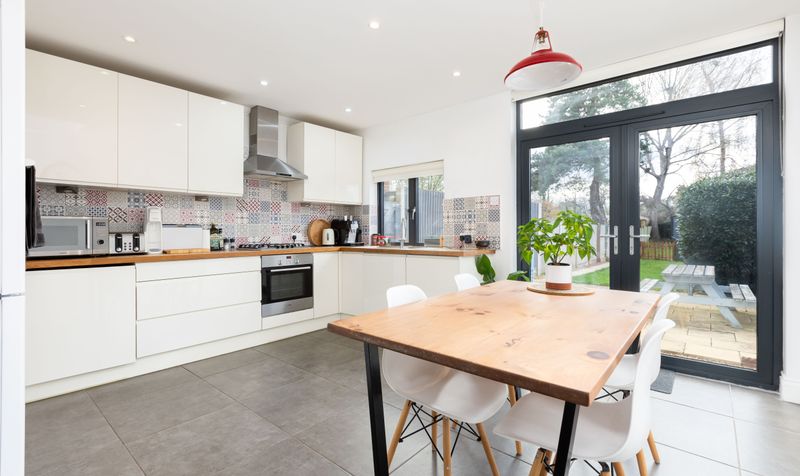 3 Bedroom House For Sale &ndash; Woolgrove Road, Hitchin, SG4 2