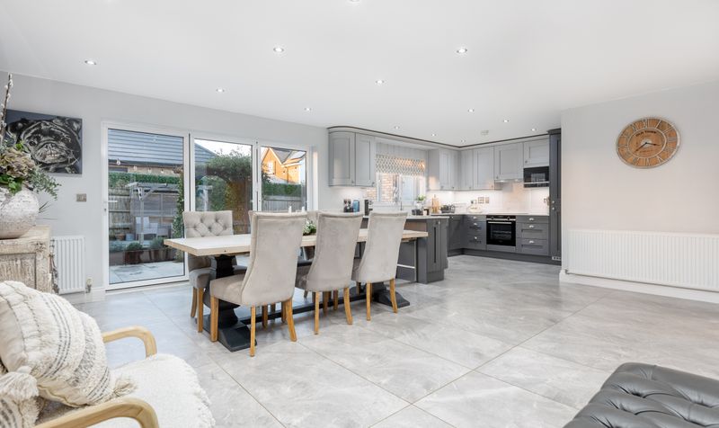 4 Bedroom House For Sale – Earl Close, Clifton, SG17 2