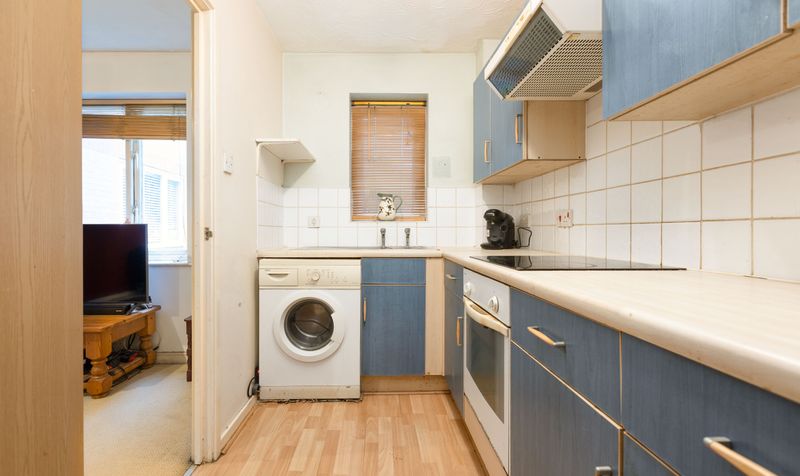 1 Bedroom Flat For Sale &ndash; Redoubt Close, Hitchin, SG4 3