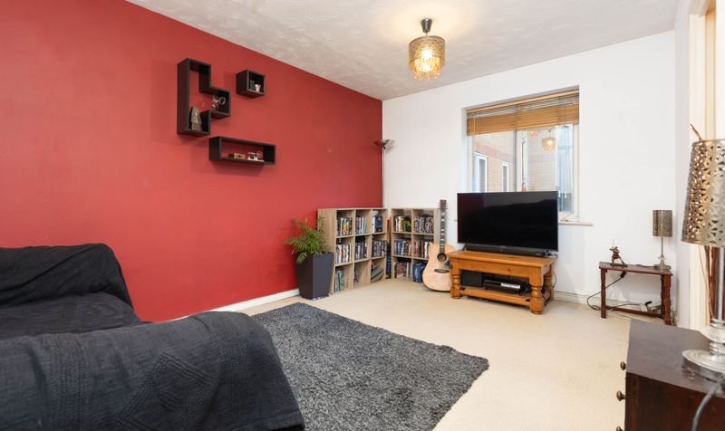 1 Bedroom Flat For Sale &ndash; Redoubt Close, Hitchin, SG4 2