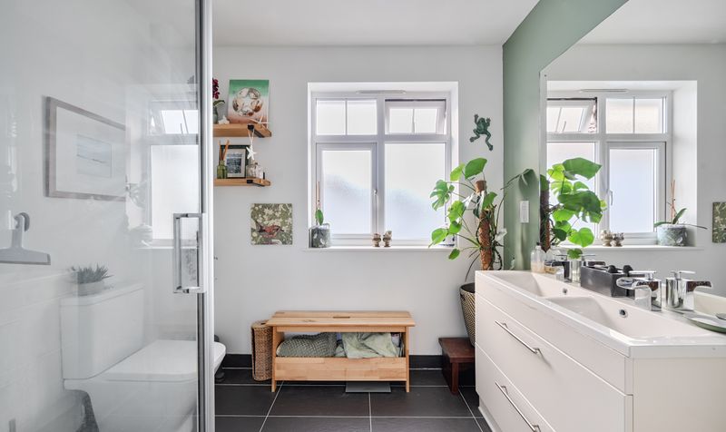 Woodfield Close, Ashtead, KT21