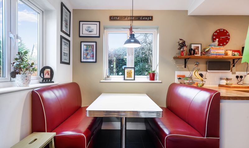 Woodfield Close, Ashtead, KT21