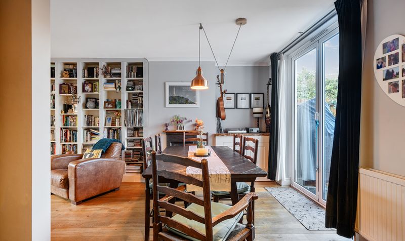 Woodfield Close, Ashtead, KT21