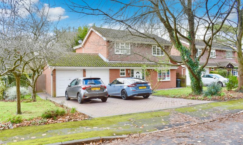 Warwick Gardens, Ashtead, KT21