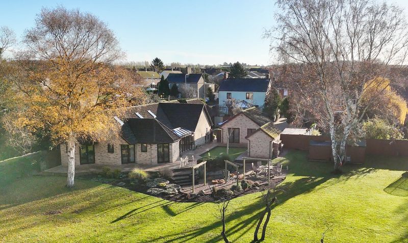 6 Bedroom House For Sale &ndash; Ampthill Road, Shefford, SG17