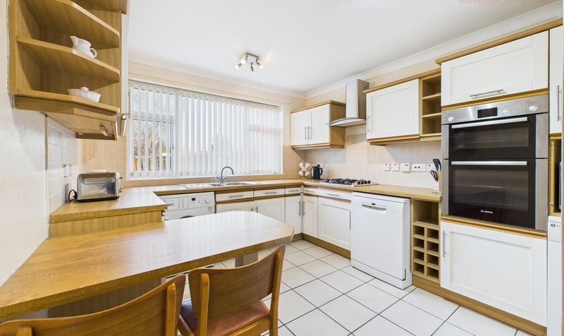 Upton Lane, Upton, CH2