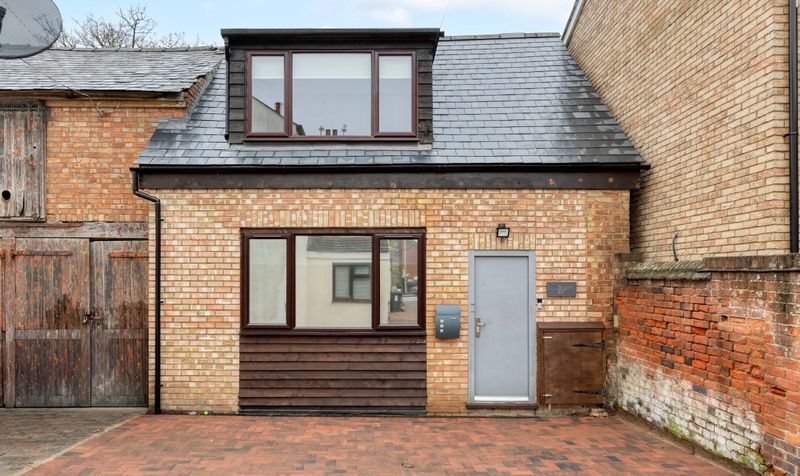 2 Bedroom House For Sale &ndash; Nightingale Road, Hitchin, SG5