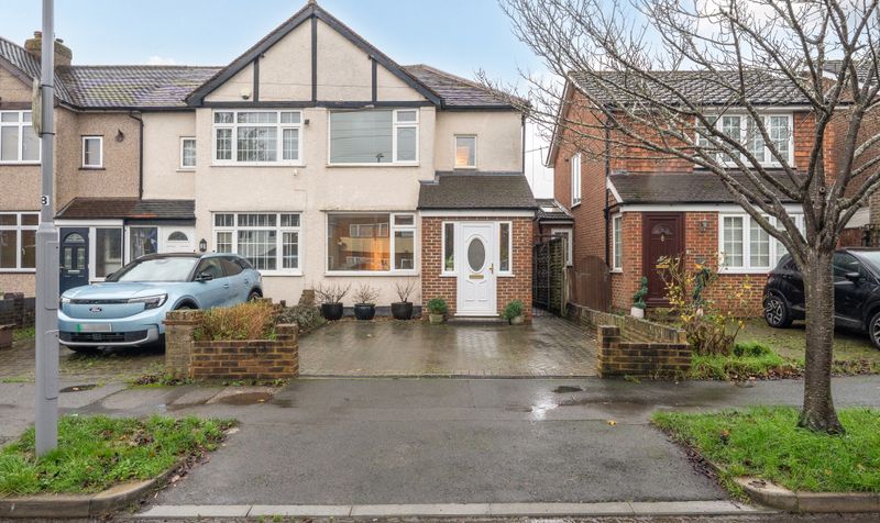 Ashby Avenue, Chessington, KT9