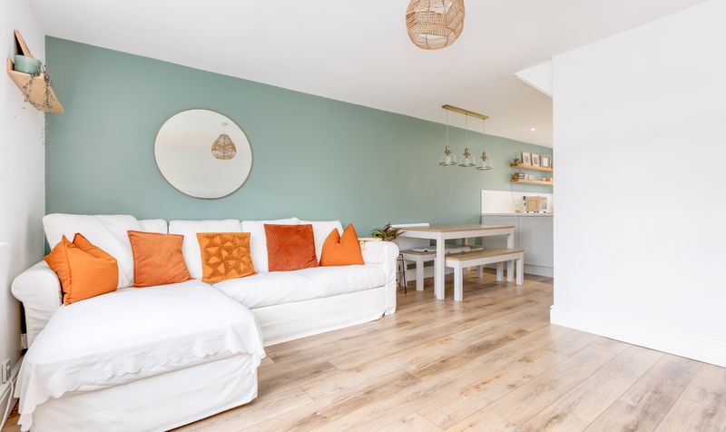 2 Bedroom Flat For Sale &ndash; Icknield Close, Ickleford, SG5 3