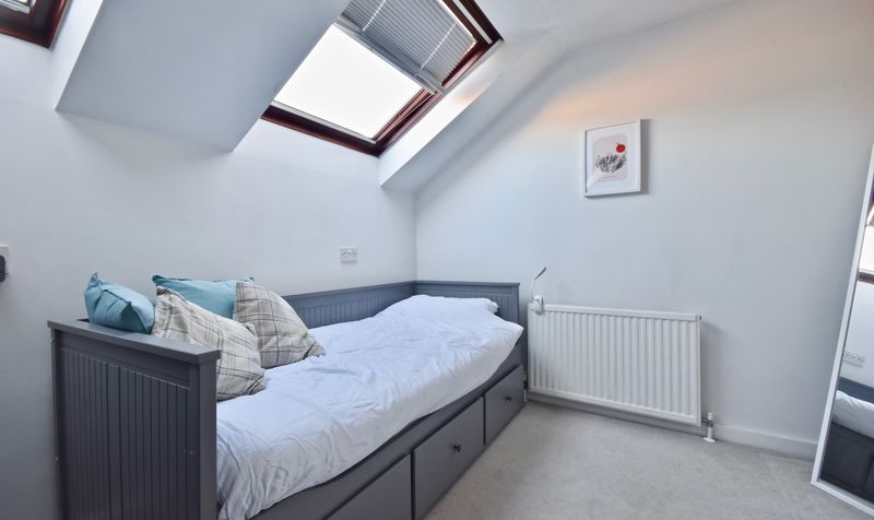 Middle Road, Leatherhead, KT22