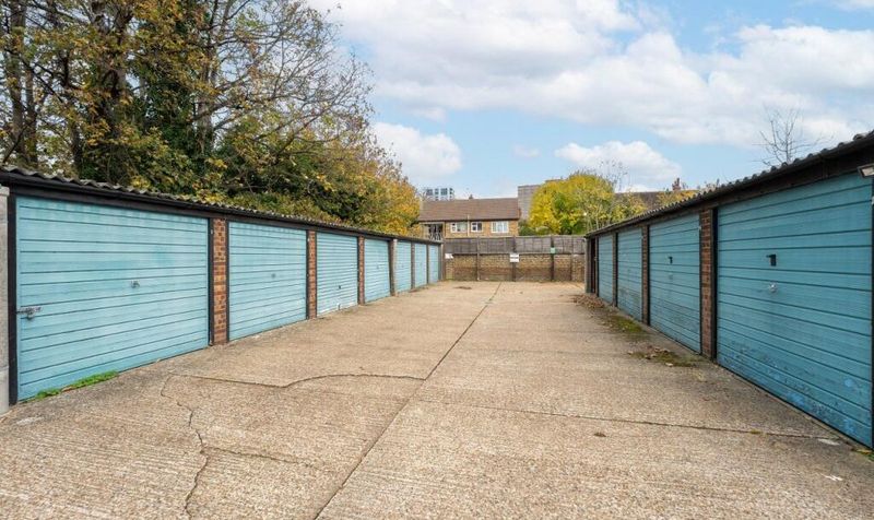 Mulgrave Road, Belmont, SM2